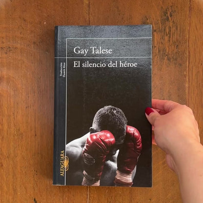 El Silencio Del Héroe