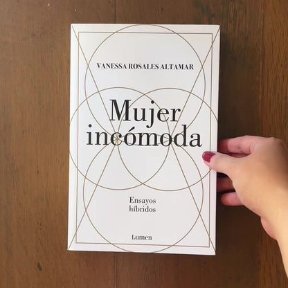 Mujer Incómoda